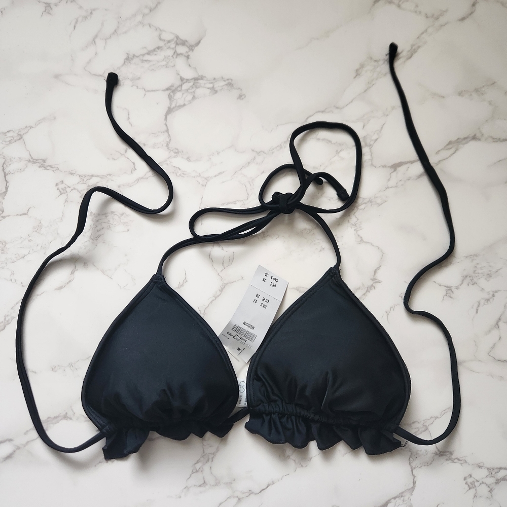 NWT Abercrombie & Fitch | Triangle Bikini Top w/ Ruffle Detail - Size M